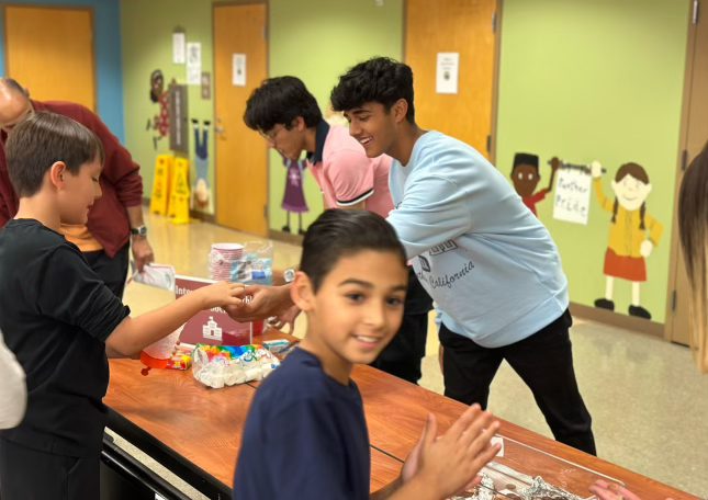 Running a STEM outreach table with elementary schoolers